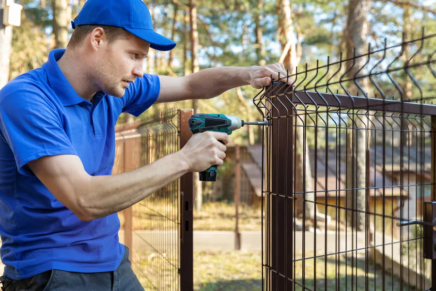 Signs That Indicate Its Time For Fence Replacement in Belding, MI